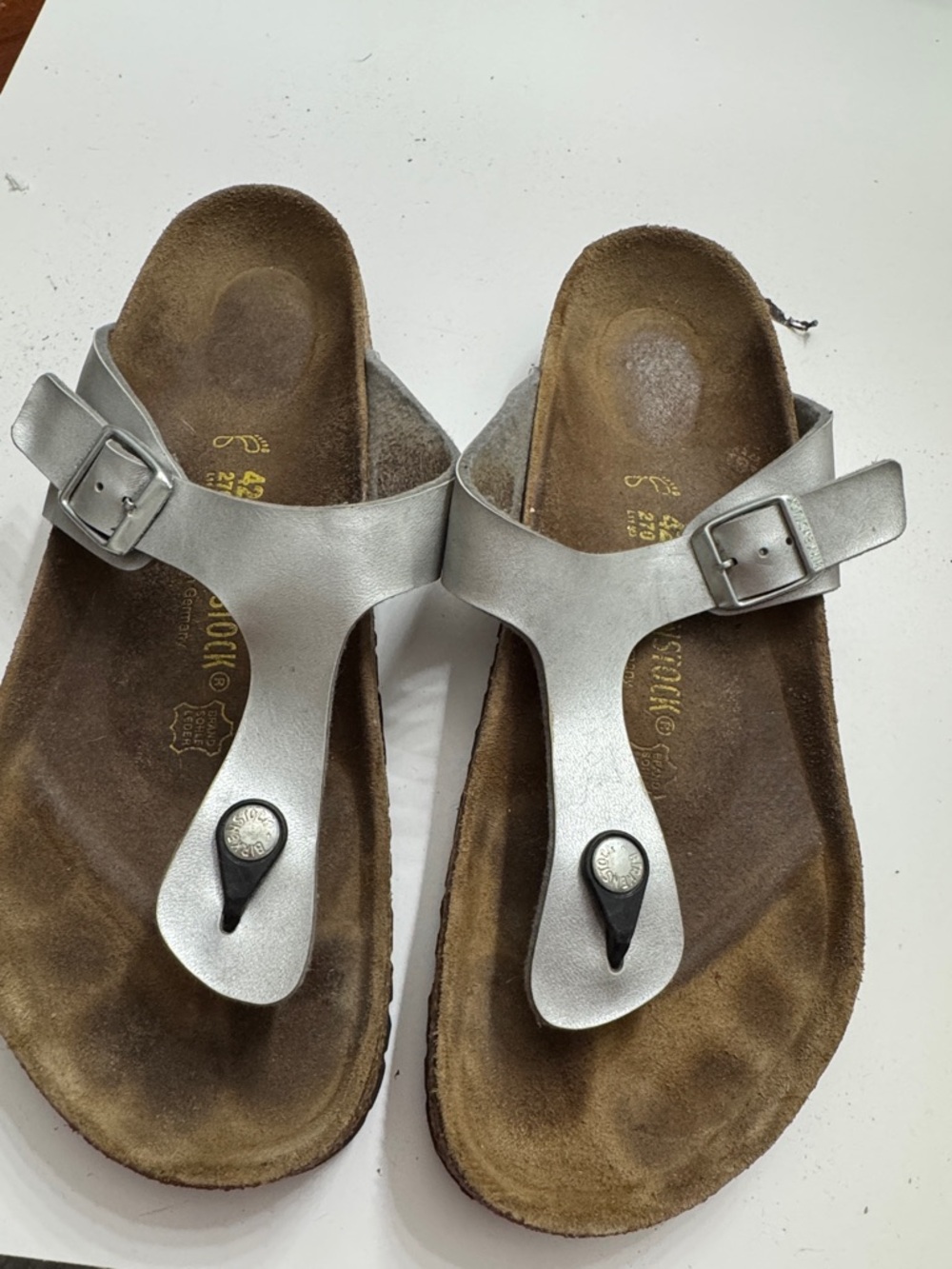 Silver Women's Toe-Post slipper size 42 with Buckle